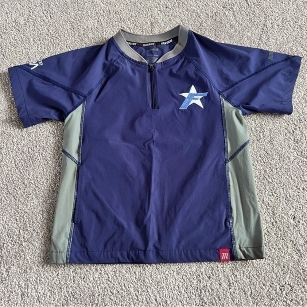 Marucci youth small lightweight short sleeve 1/4 zip shirt with front pocket